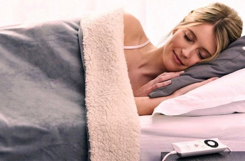 Κοιμάσαι και εσύ με ηλεκτρική κουβέρτα; Να από τι κινδυνεύεις! (βίντεο)